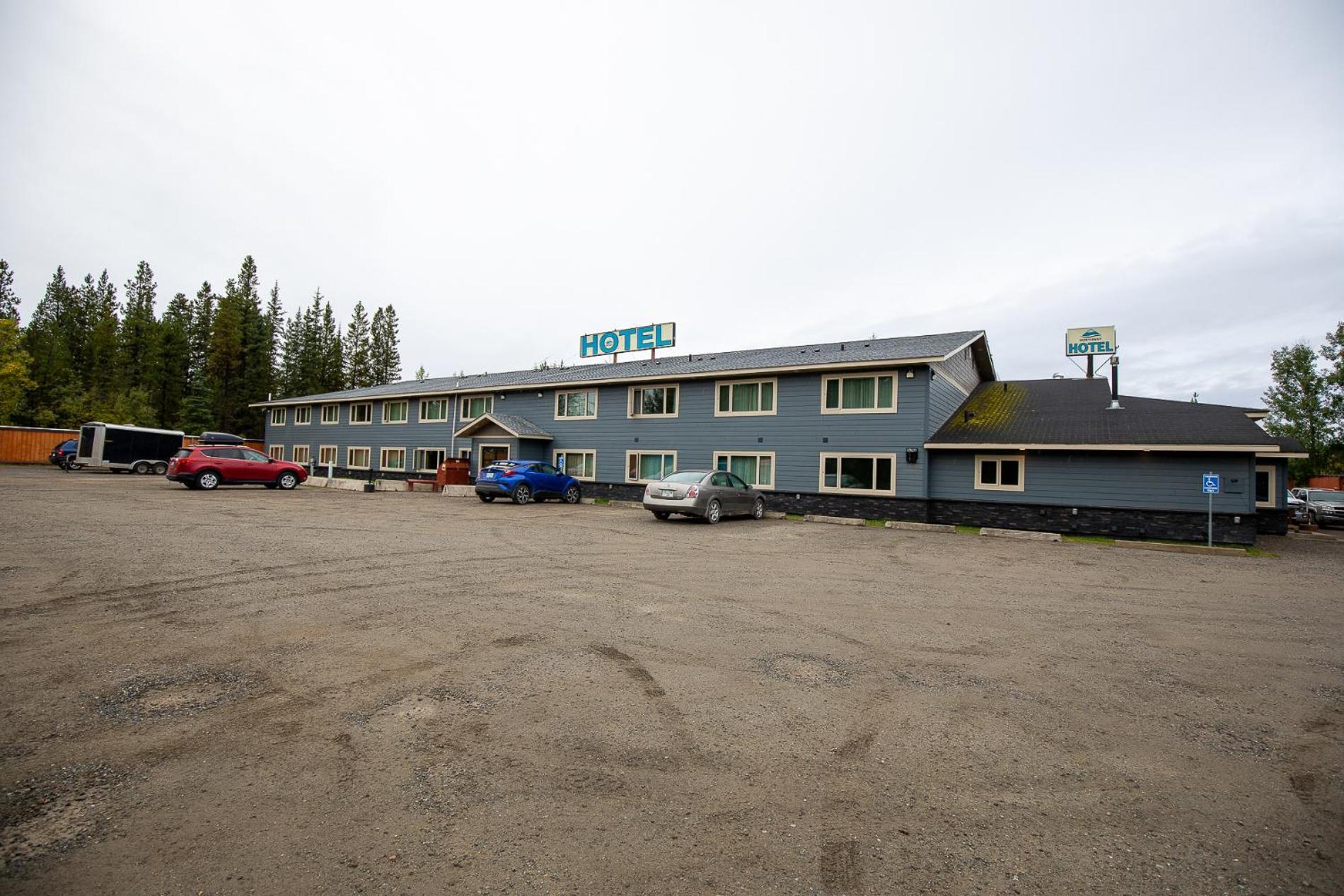 Northway Motor Inn Dease Lake ภายนอก รูปภาพ